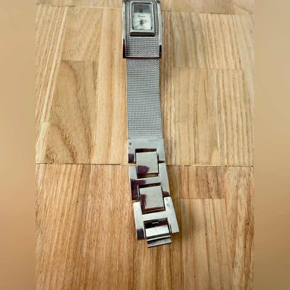 Geneva ladies silver tone rectangular stainless steel watch NEW BATTERY